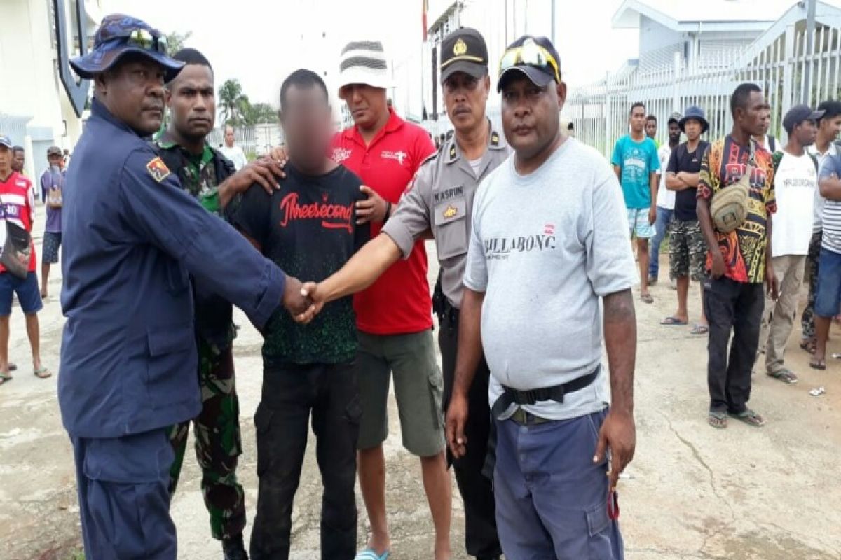 Polisi Jayapura tangkap dan serahkan pencuri vanili ke PNG