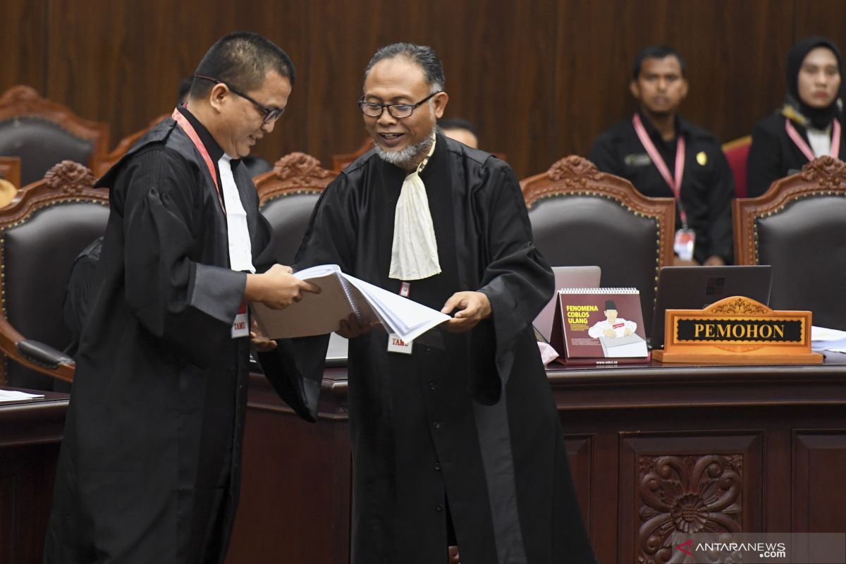 Sidang MK, kuasa hukum klaim perolehan suara Prabowo 52 persen