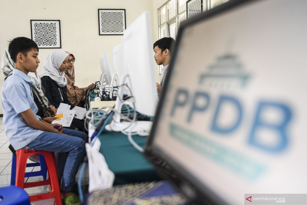 Hari pertama  PPDB zonasi di Sumut dilakukan secara manual