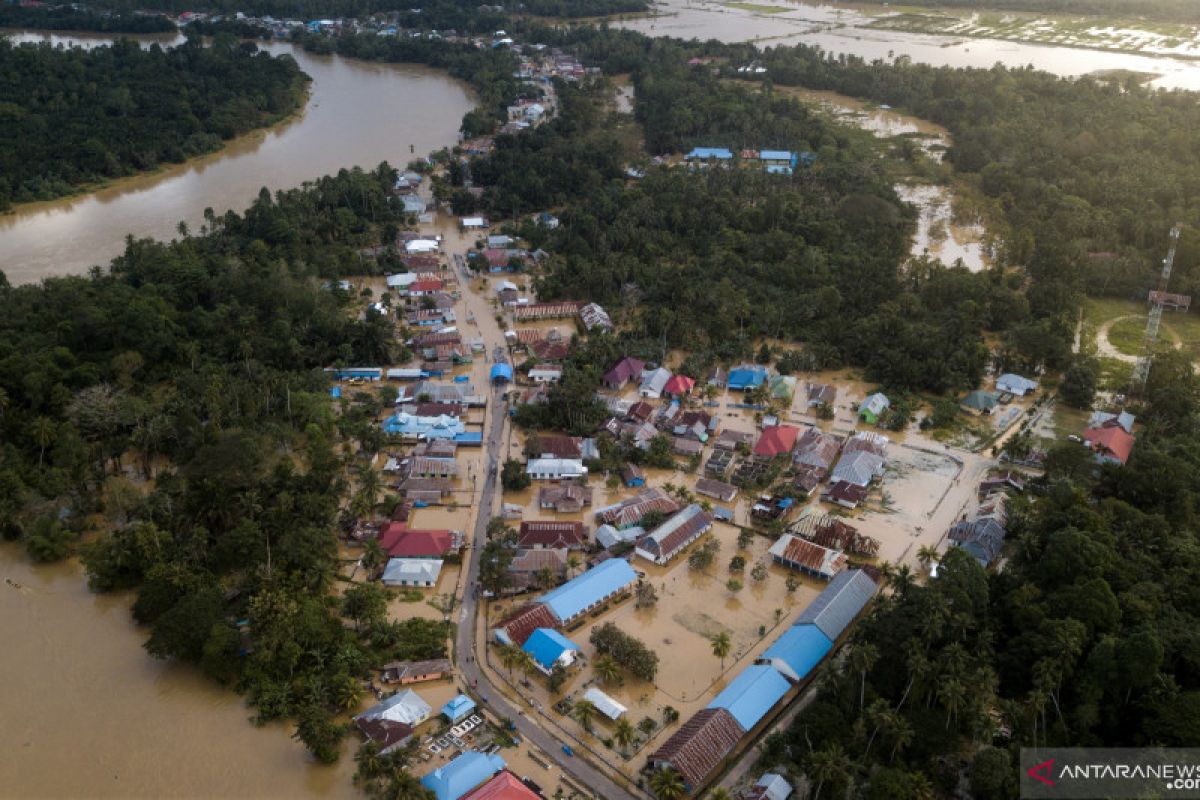 Peternak korban banjir rugi miliaran rupiah