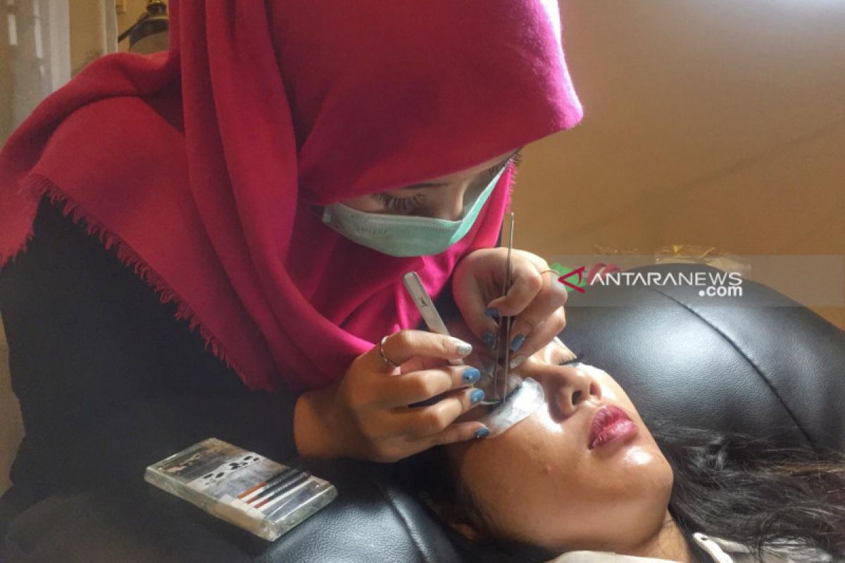 Cara memilih 'eyelash extension' yang sesuai bentuk mata