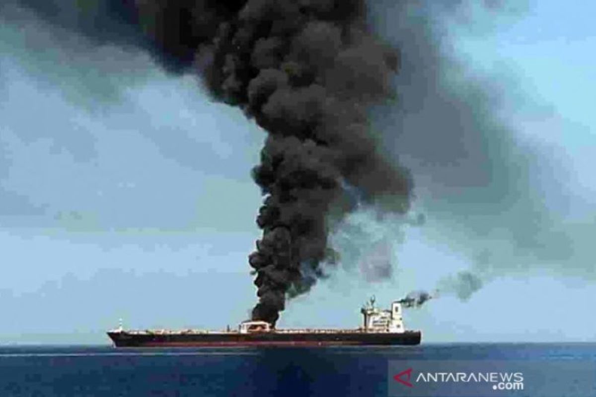 Harga minyak melonjak setelah serangan kapal tanker di dekat Iran