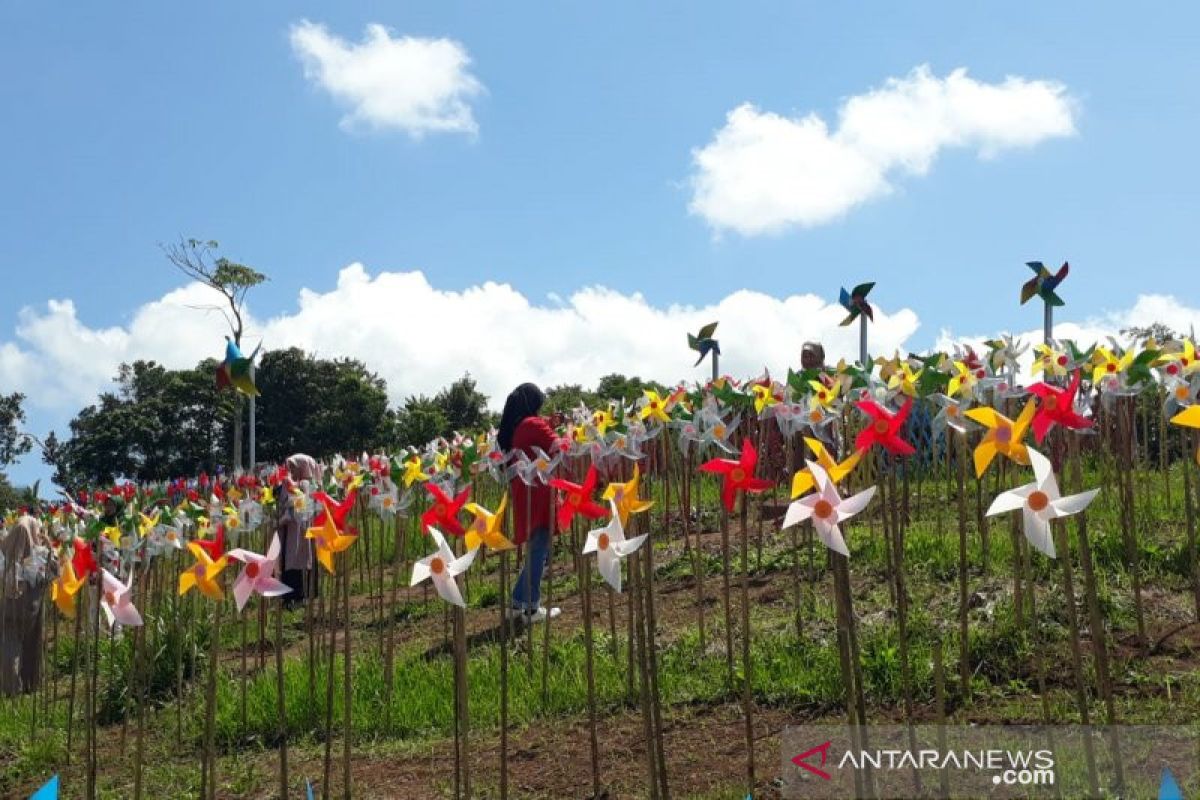 Taman Kitiran QTC  1000 Kincir Angin  is the new tourist destinations in Solok City