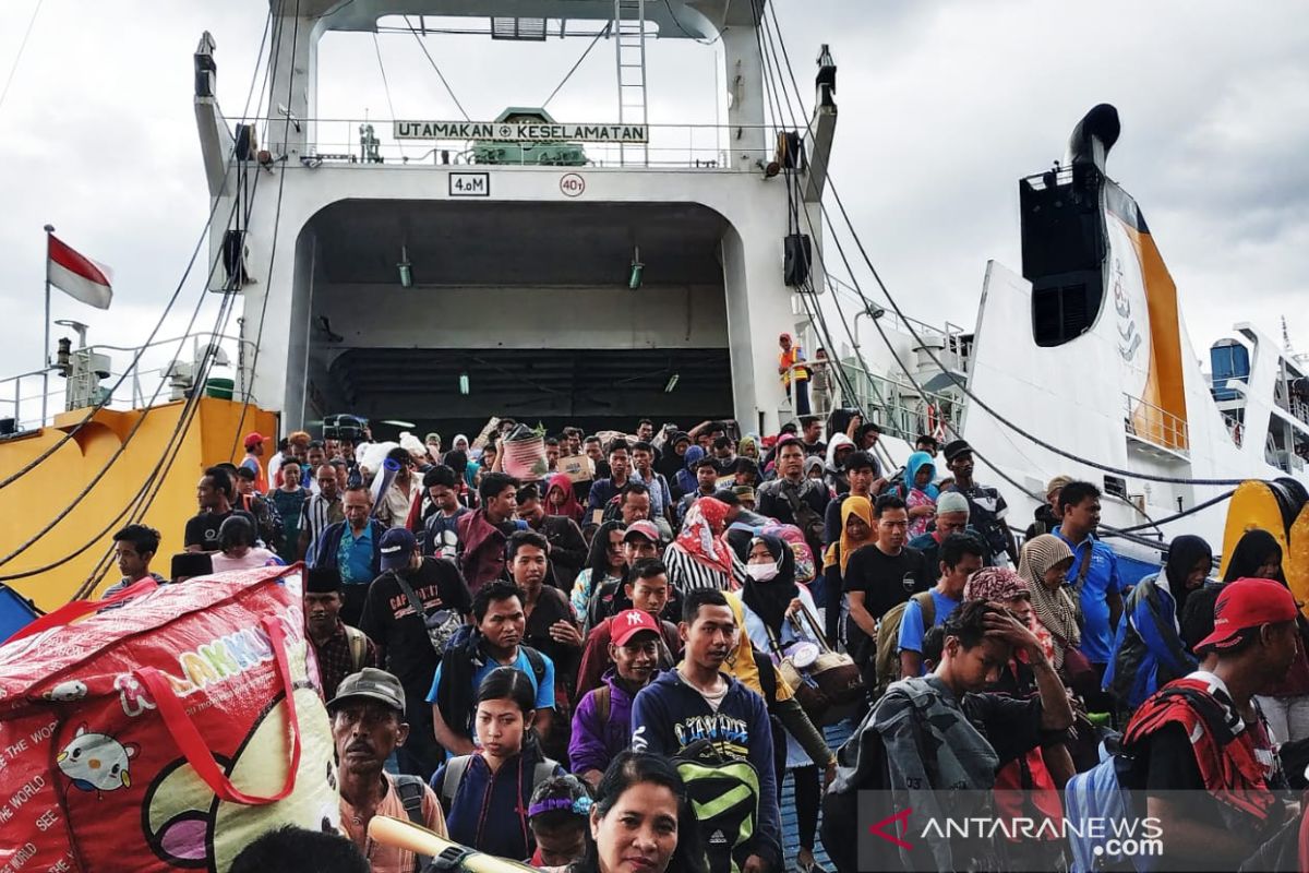 Arus balik melalui Pelabuhan Banjarmasin kembali padat