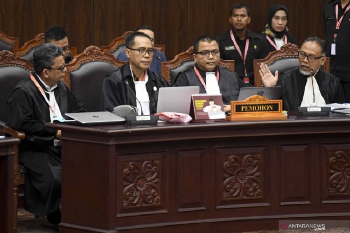 Tim kuasa hukum Prabowo-Sandi tuding Jokowi gunakan APBN untuk kampanye