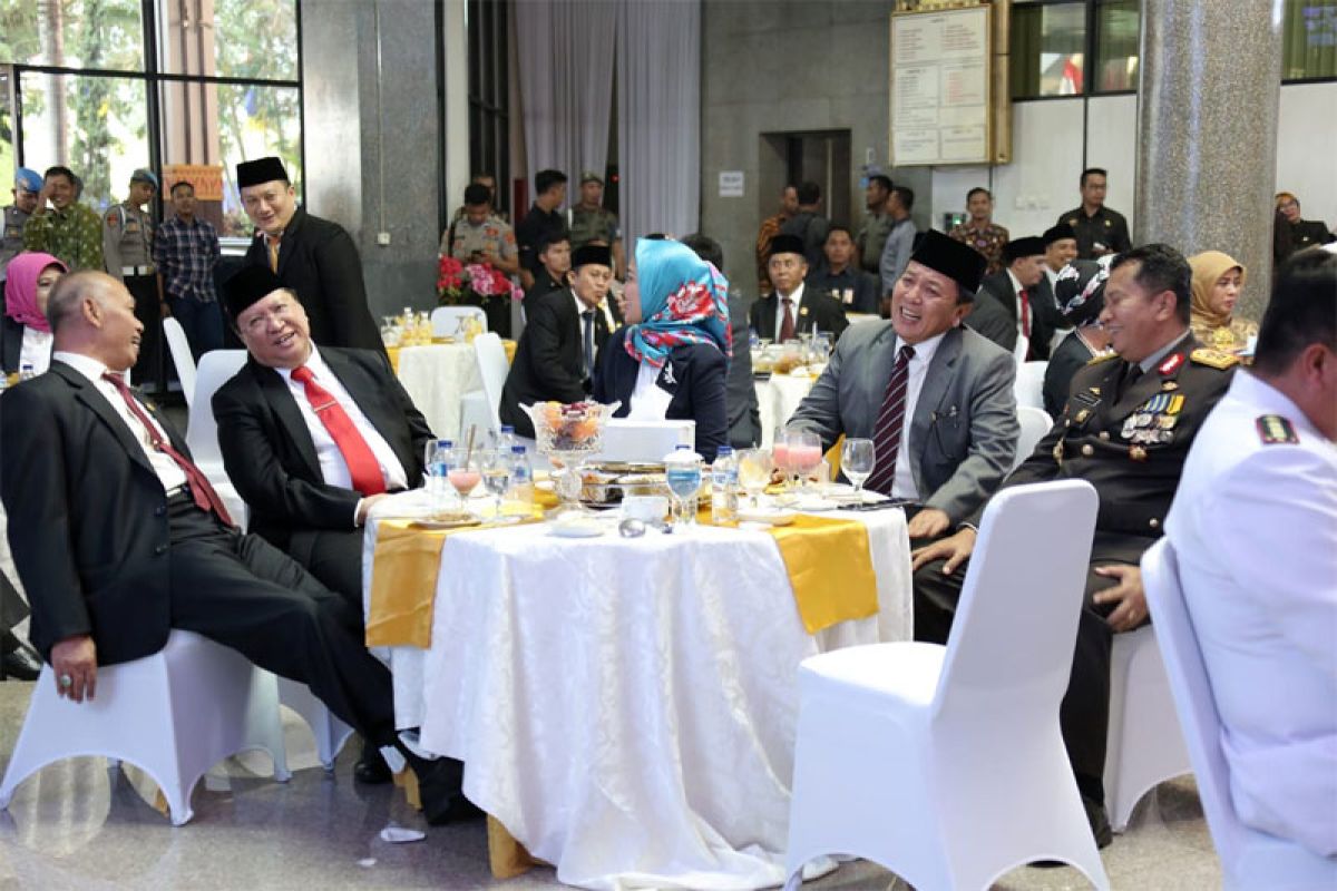 Gubernur Arinal dan Wagub Chusnunia Ramah Tamah dengan DPRD Lampung