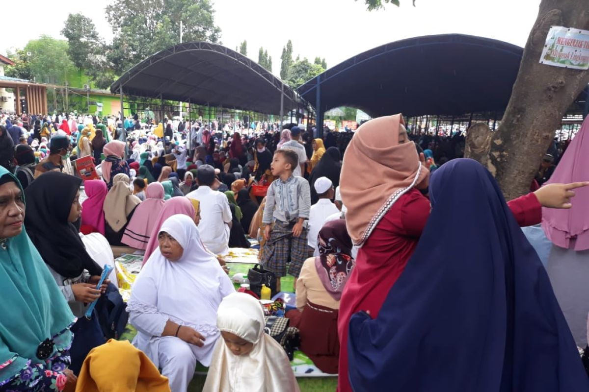 Ribuan warga muslim dari berbagai daerah hadiri haul Guru Tua di Palu