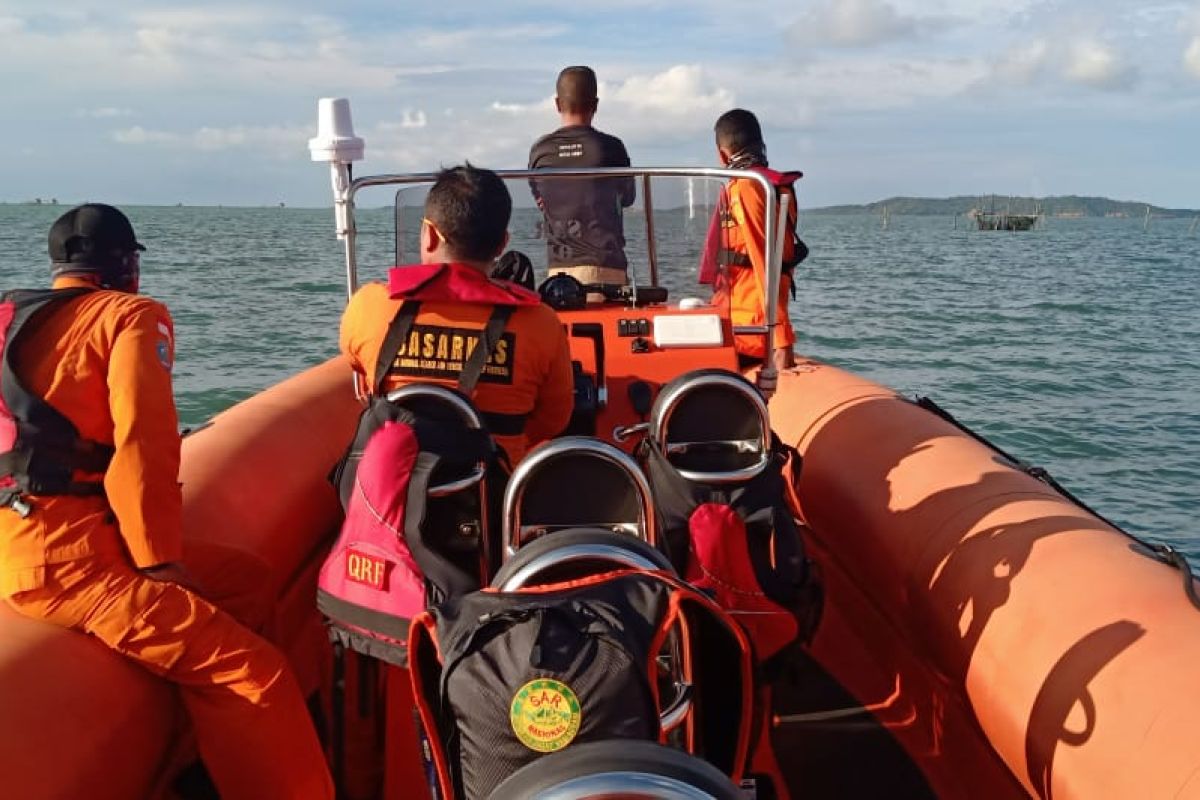 Tim SAR gabungan lakukan operasi pencarian nelayan di perairan Karimun