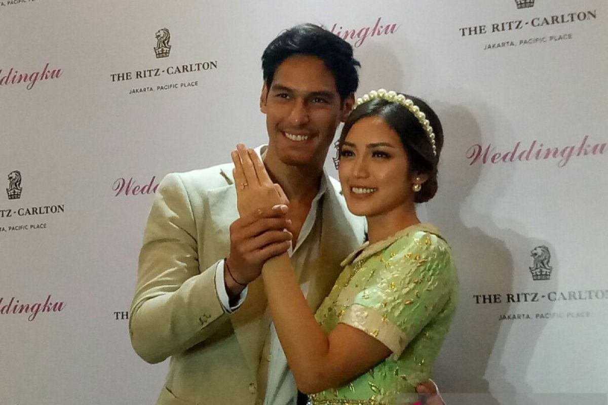 Jessica Iskandar dan Richard Kyle resmi bertunangan