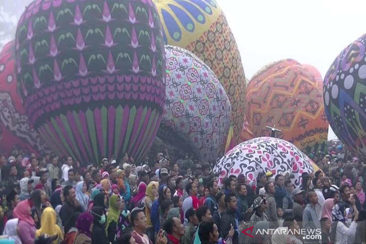 Ganggu keselamatan penerbangan, pelepasan balon udara liar akan dituntut secara hukum