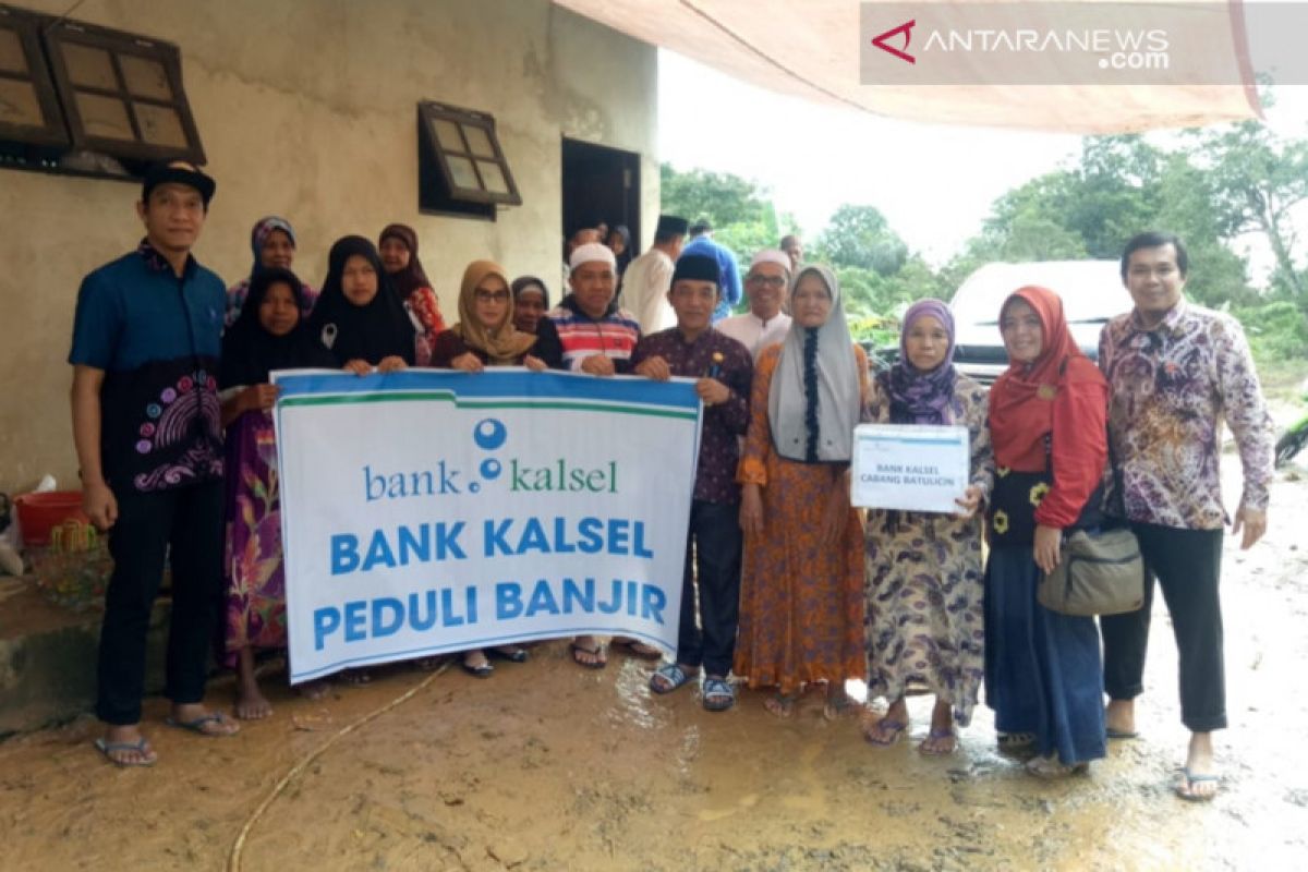 Bank Kalsel membantu korban bajir di Tanah Bumbu