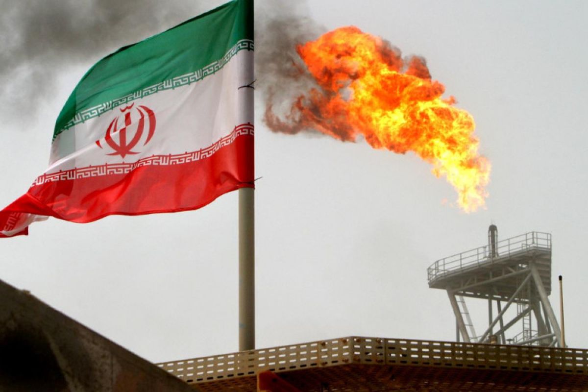 Harga minyak terdorong lebih tinggi dipicu ketegangan Timur Tengah