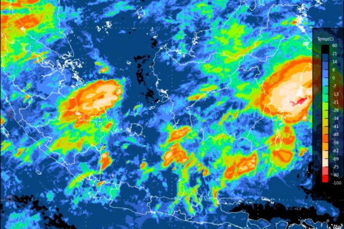 BMKG ingatkan hujan petir dan angin kencang di Pulau Jawa dan Sumatera