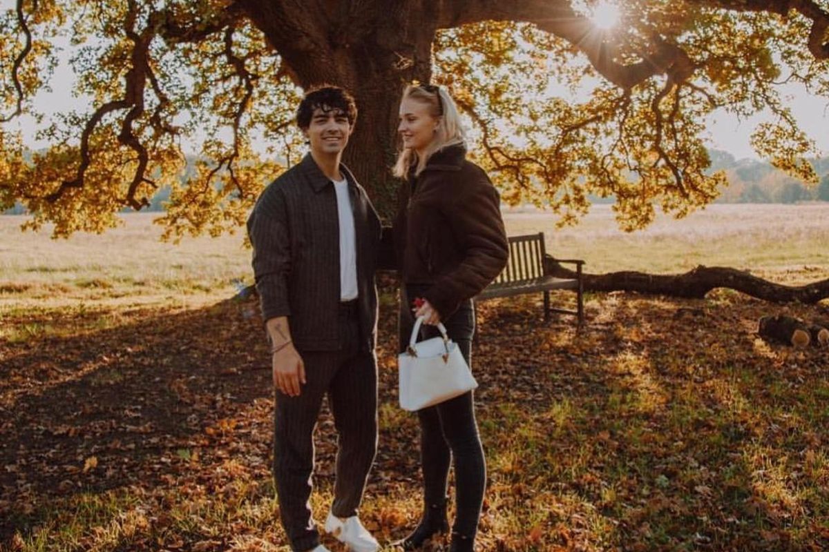 Sophie Turner dan Joe Jonas kembaran tato setelah kematian anjing