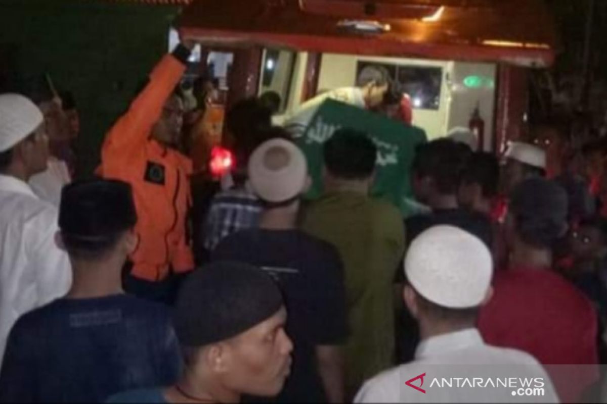 Jenazah korban tenggelam warga Tanjungbalai dimakamkan malam hari