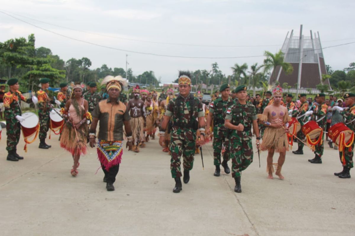 Pangdiv 1 Kostrad kunjungan ke Satgas Pamtas Yonif PR 328/DGH