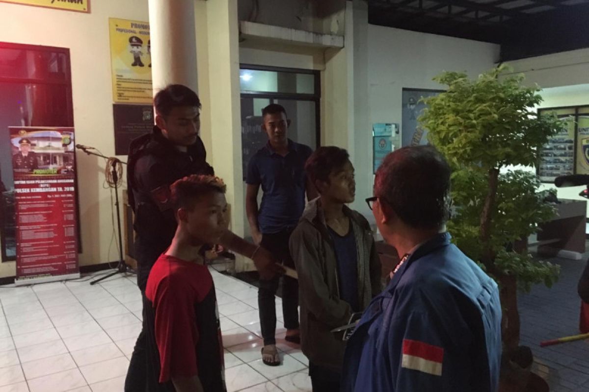 Bawa pisau, dua pemuda diamankan Tim Pemburu Preman Polres Jakbar