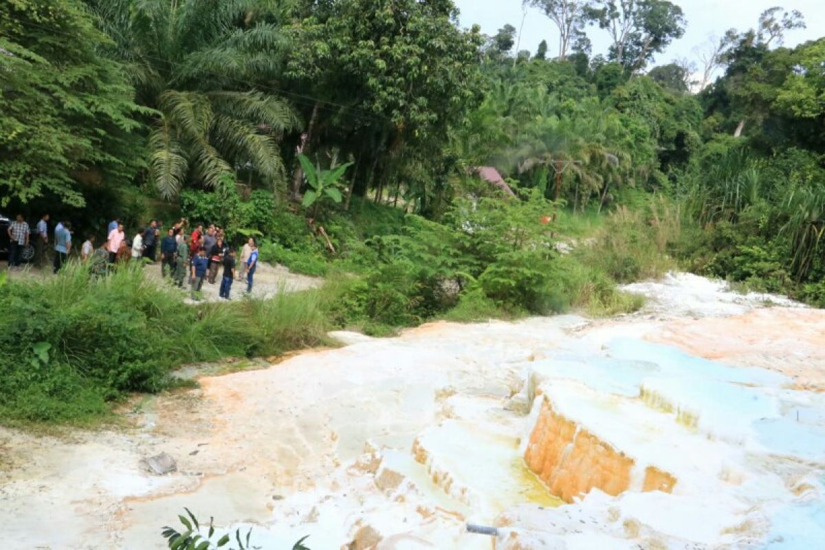 Pemkab Simalungun kembangkan wisata kawah putih Tinggi Raja