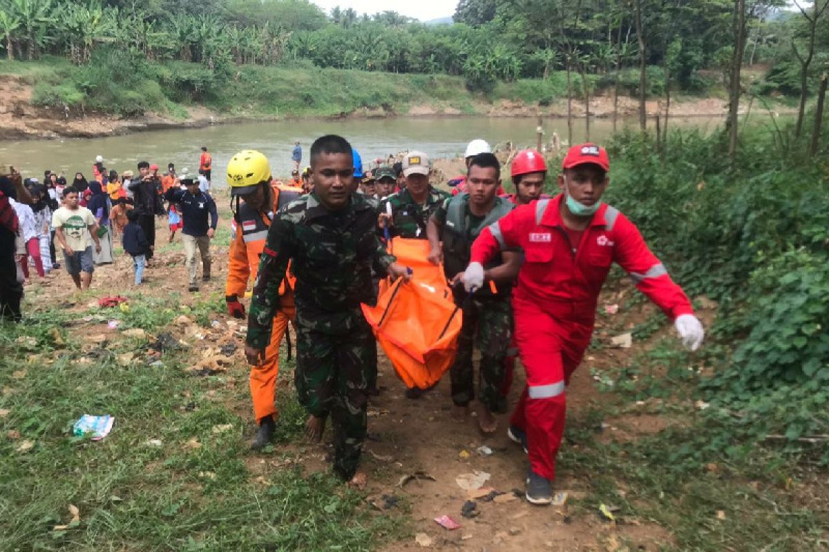 Petugas gabungan temukan seorang anak tewas tenggelam di Sungai Citanduy Kota Banjar