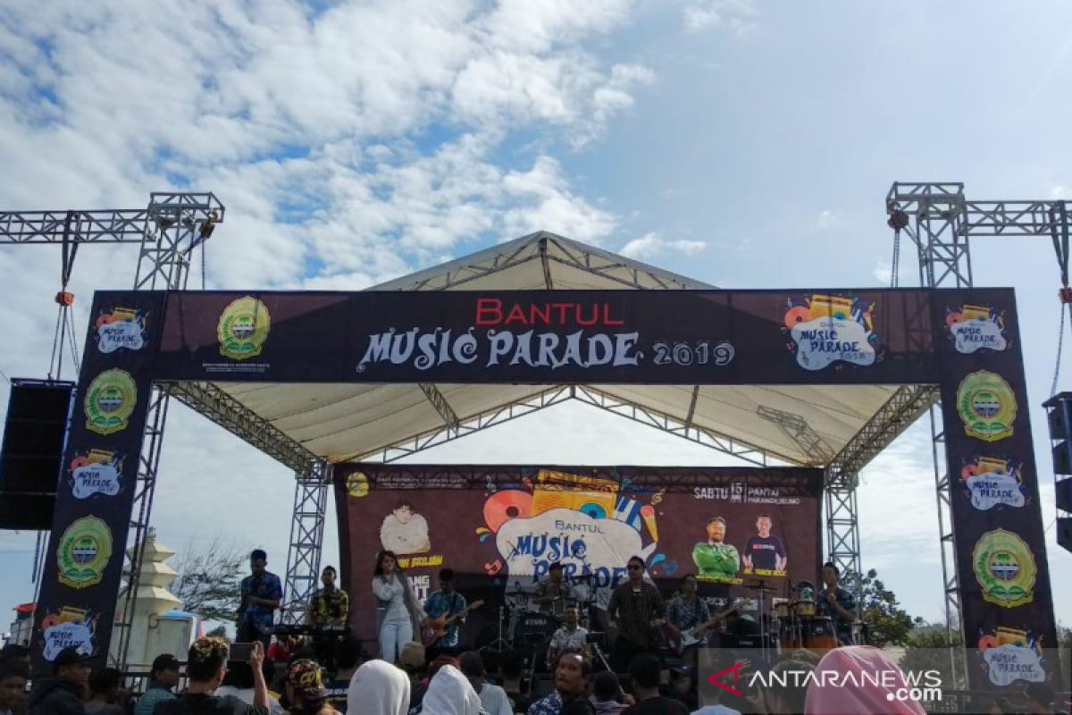 Pentas musik di Pantai Parangkusumo meningkatkan kunjungan wisatawan