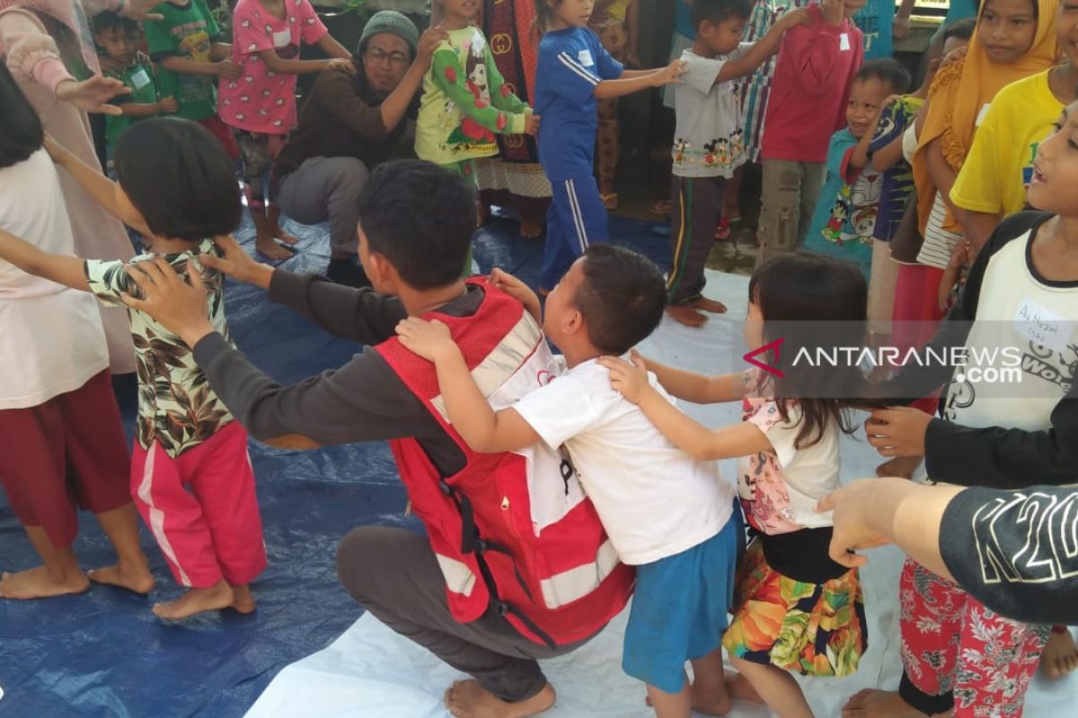 PMI bantu mengembalikan keceriaan anak korban bencana banjir Konawe