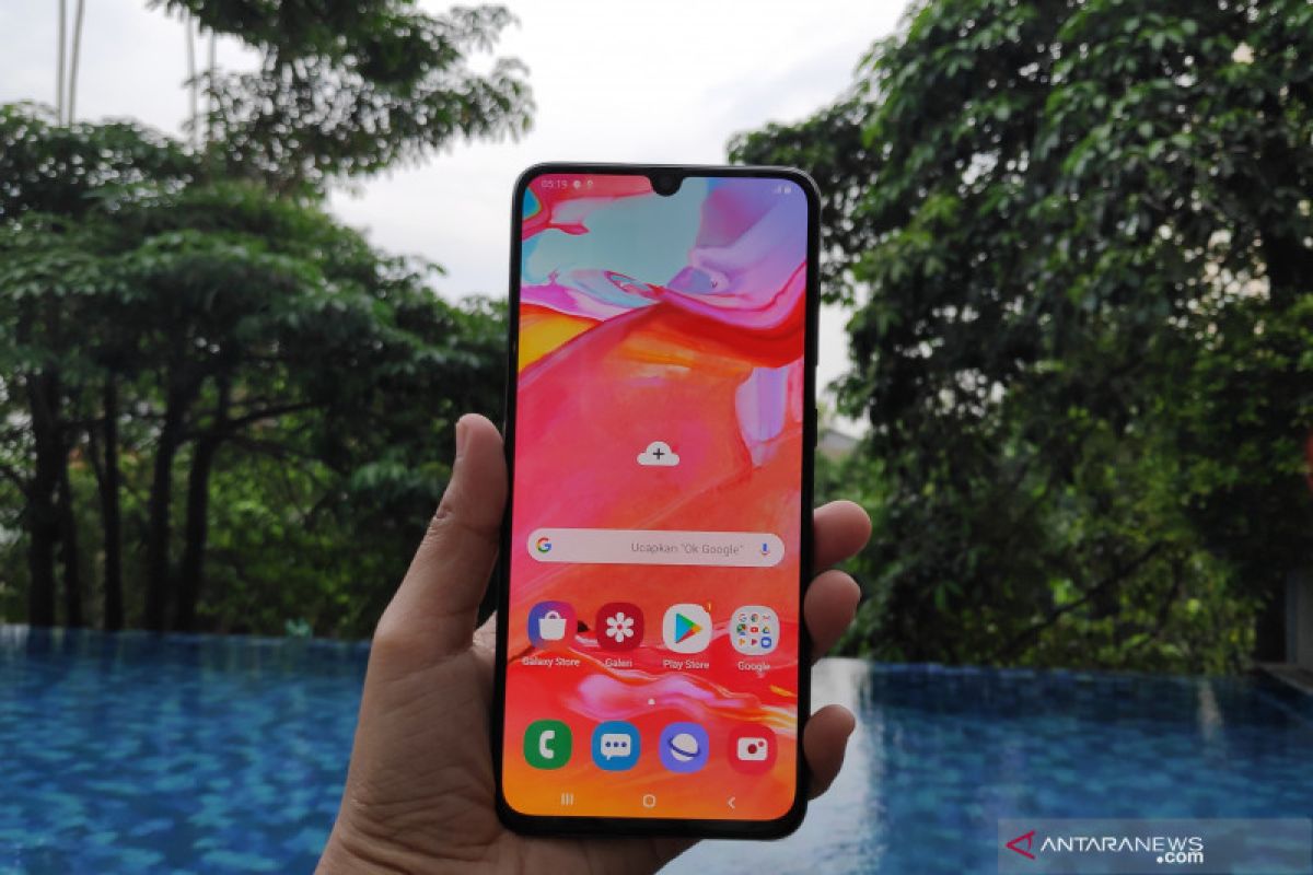 Samsung Galaxy A70, layar ekstra besar dan baterai awet