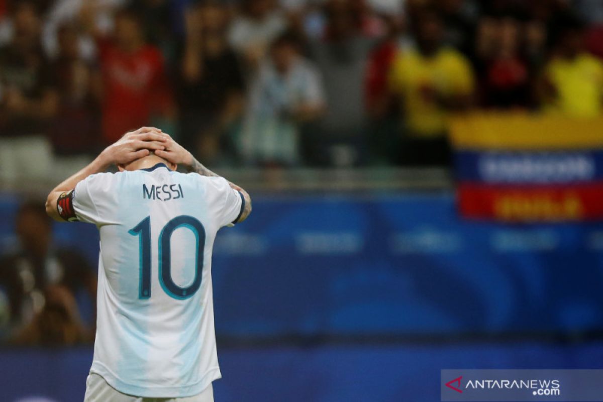 Messi habiskan 40 menit berbicara ke media setelah Argentina dikalahkan Kolombia