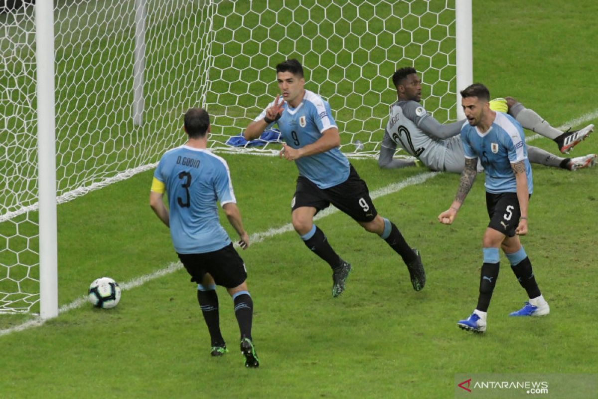 Uruguay lumat sepuluh pemain Ekuador