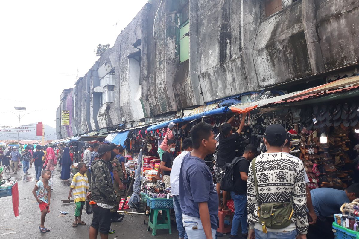 Pemkot Ambon tertibkan PKL di terminal Mardika