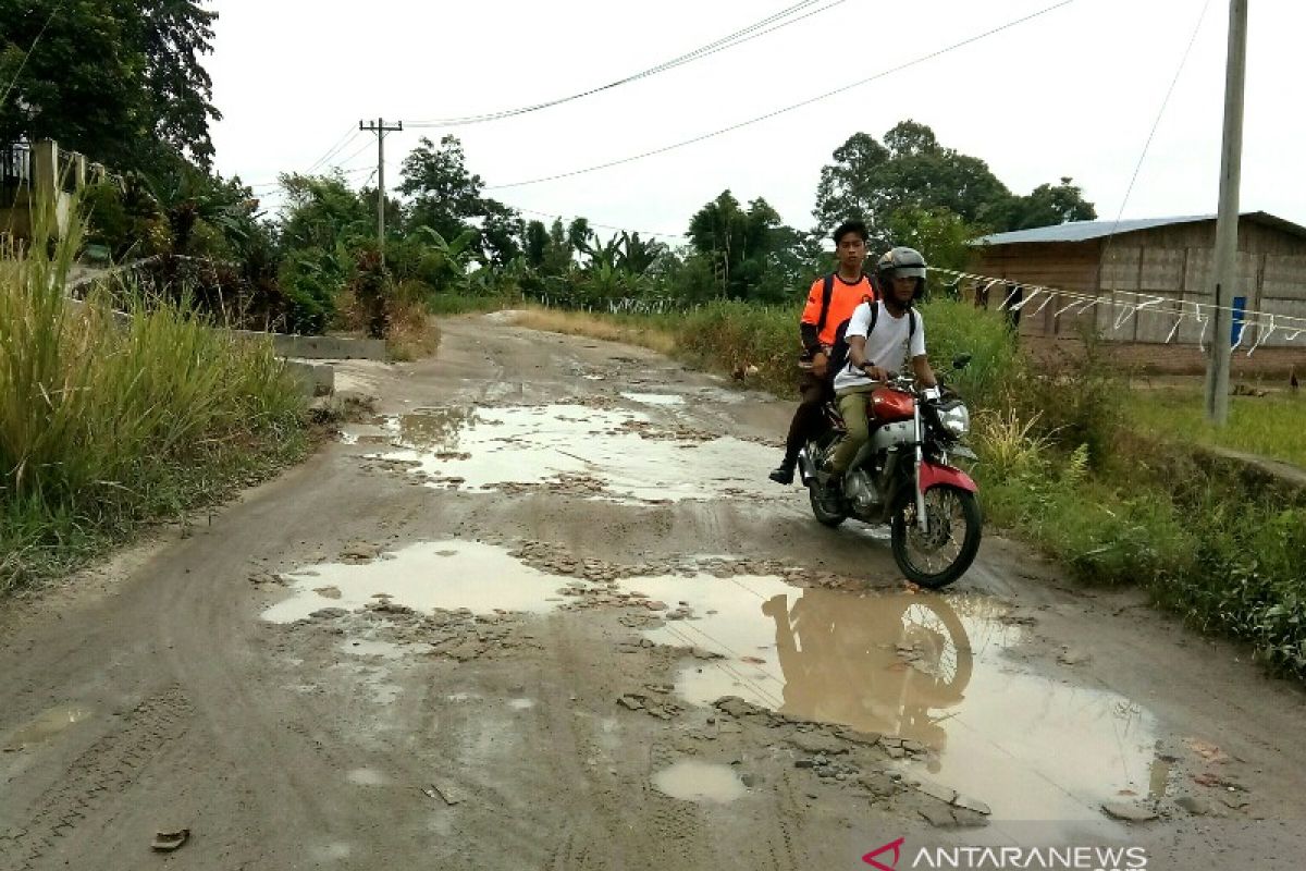 Warga Desa tuntut perbaikan jalan Bah Birong Ulu