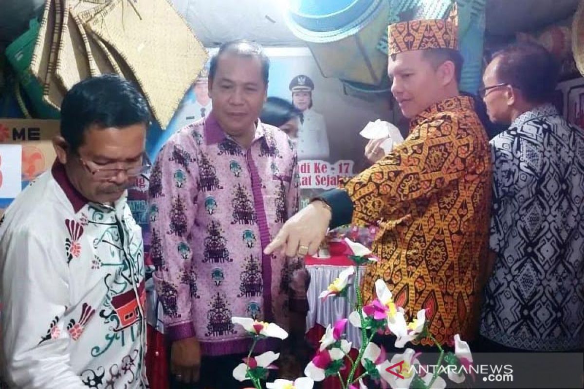 Pelaku usaha harus dibina secara bekelanjutan, kata Legislator Gumas