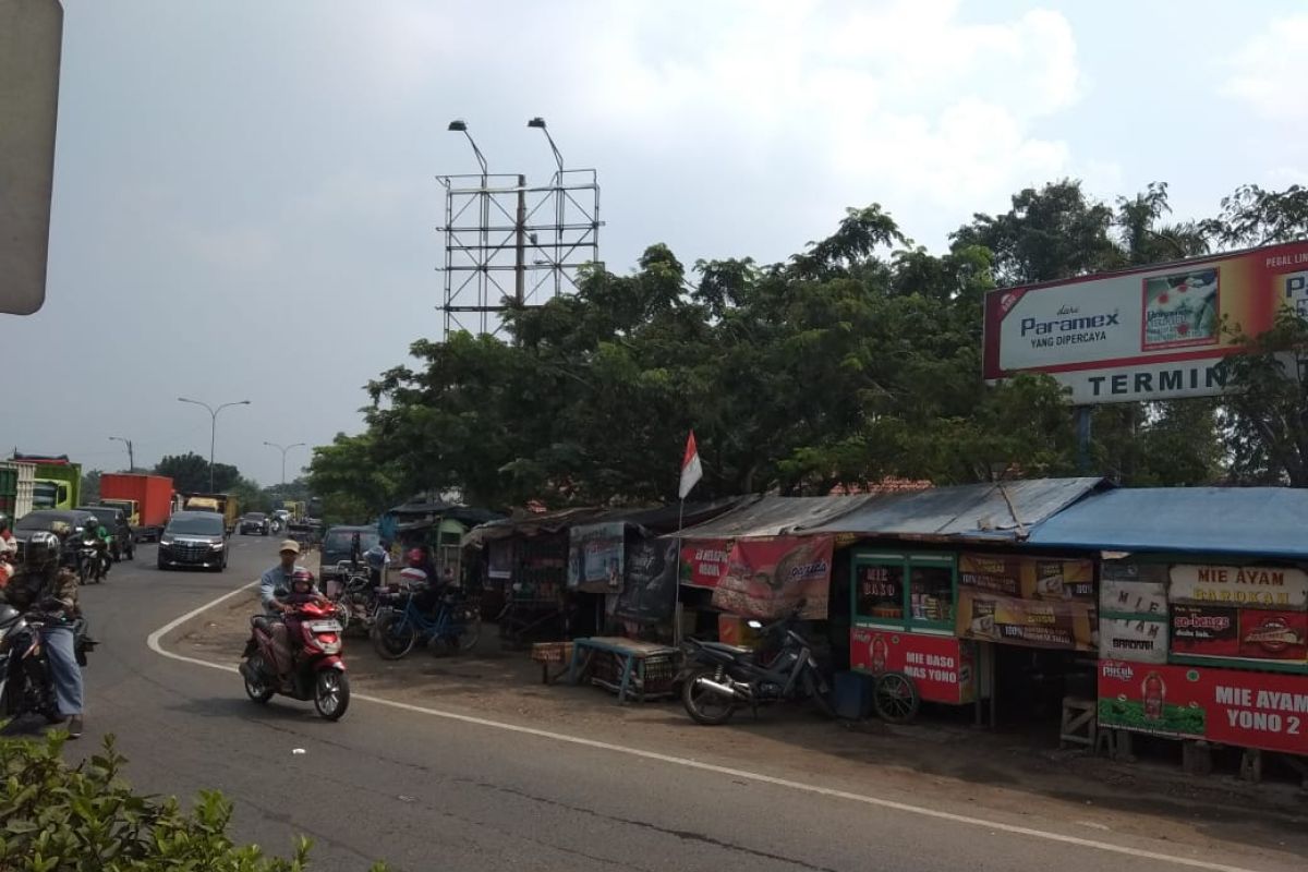 PKL tolak pembangunan taman di Tanjungpura Karawang