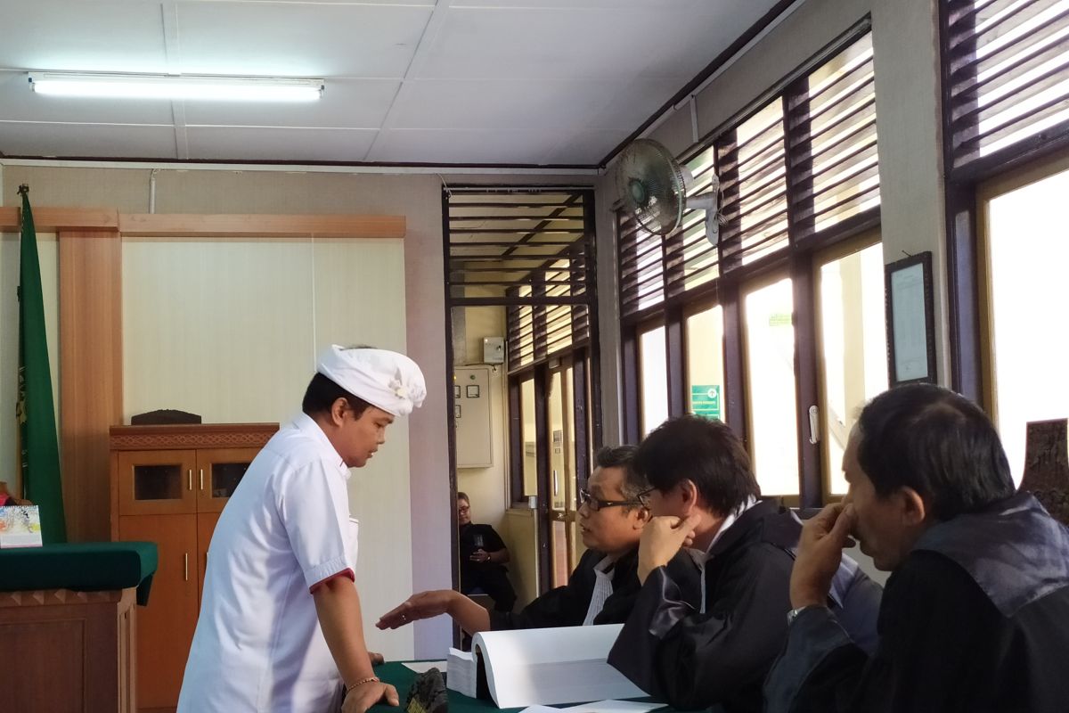 Mantan Ketua Kadin Bali diadili