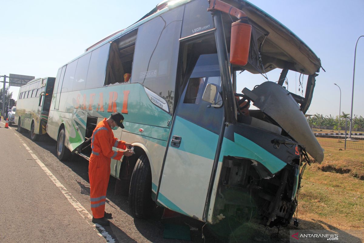 Keluarga jemput tujuh korban meninggal kecelakaan Tol Cipali