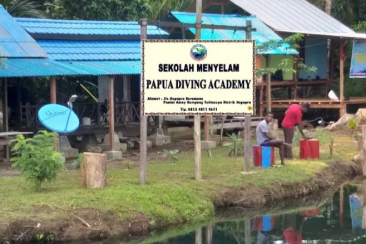 Ada akademi menyelam di Kampung Tablasupa Jayapura