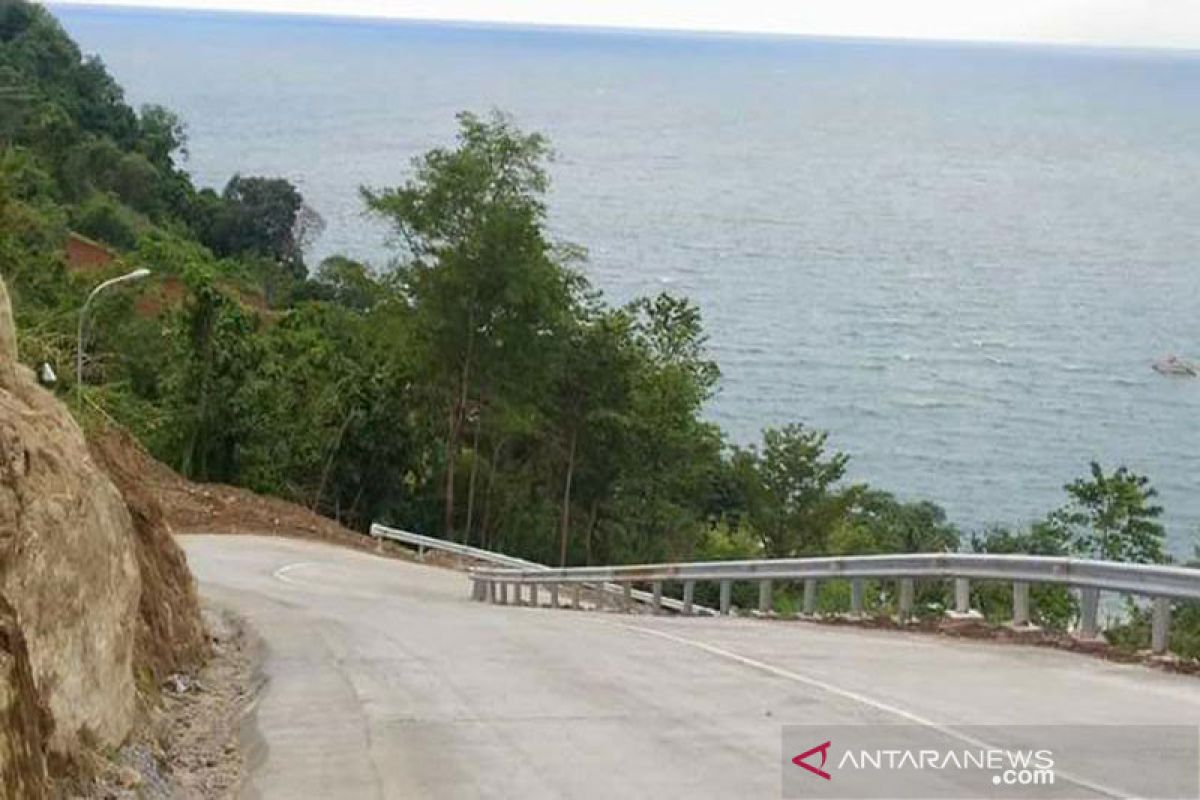 Misteri wanita hamil bernama Dini ditanjakan curam penghubung Palabuhanratu-Geopark Ciletuh