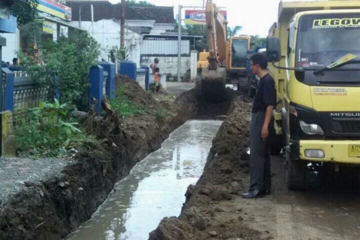 Kementerian PUPR benahi drainase jalan