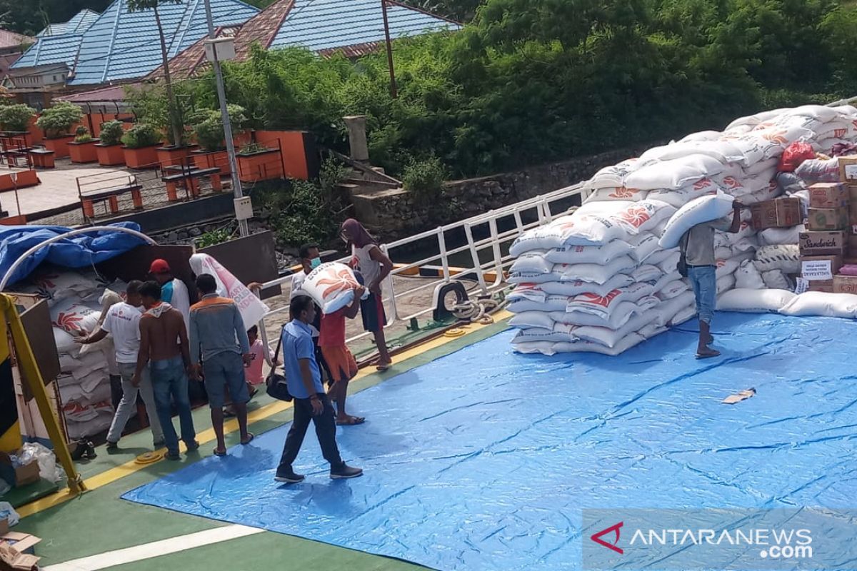 Bulog Sultra salurkan 164 ton beras korban banjir