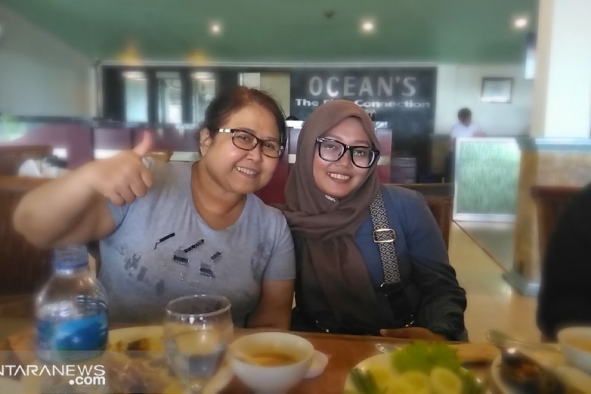 Pengacara kondang Elza Syarif buka restoran di Balikpapan