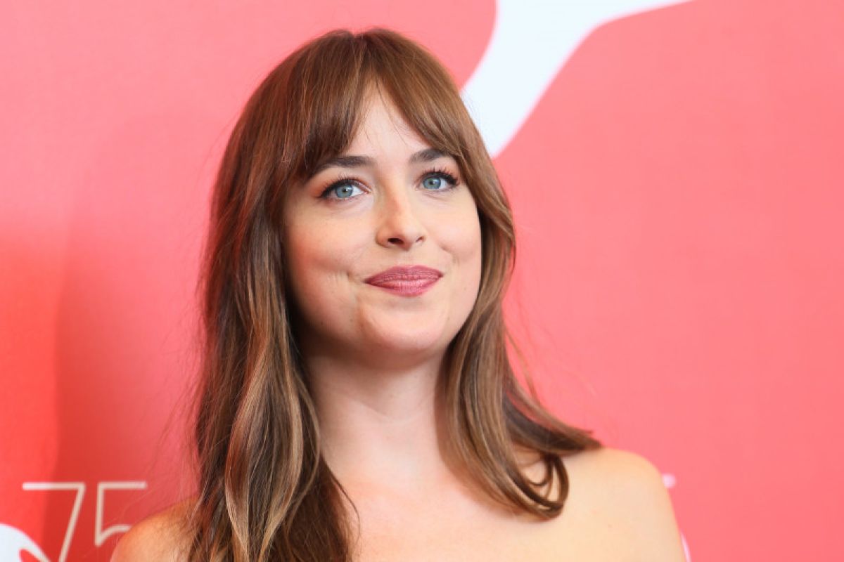 Ini alasan Chris Martin dan Dakota Johnson putus