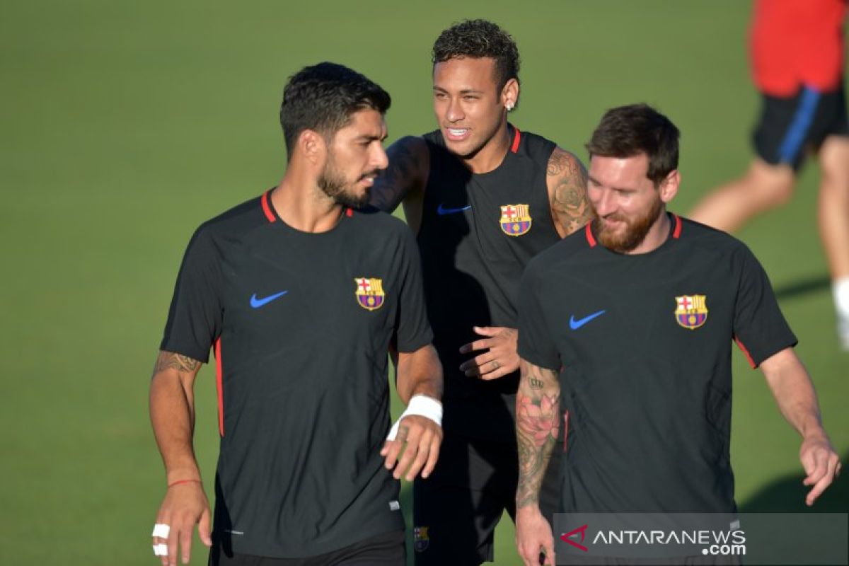 Suarez buka suara rumor Neymar kembali ke  Barcelona