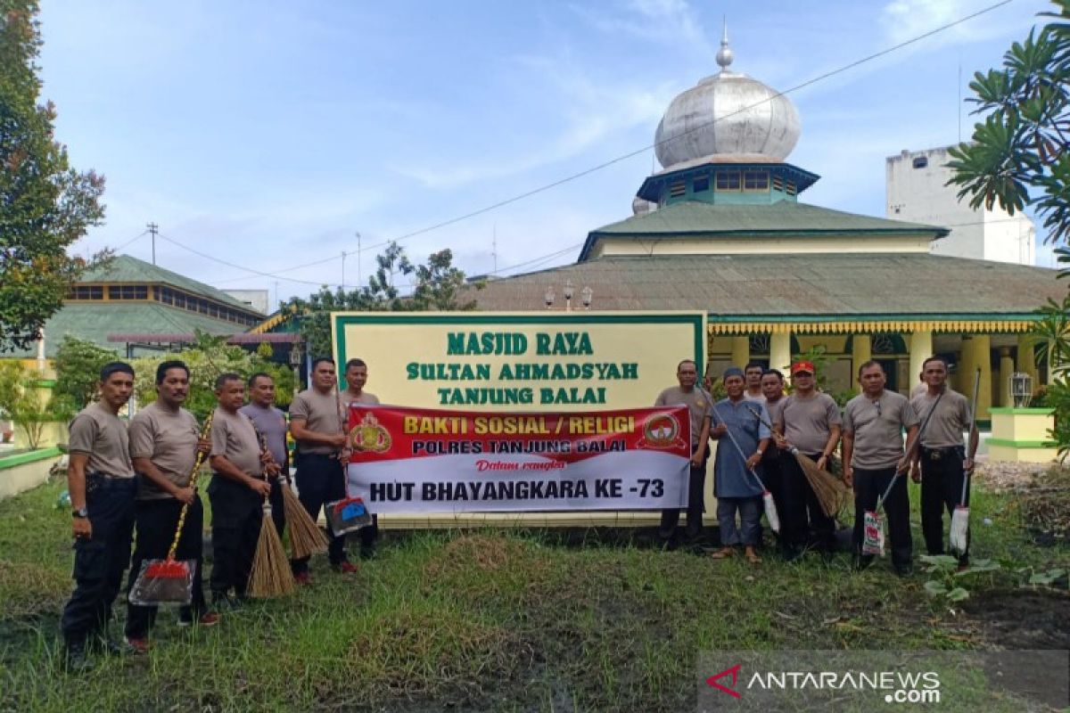 Sambut HUT Bhayangkara, Polres Tanjungbalai gelar bakti sosial