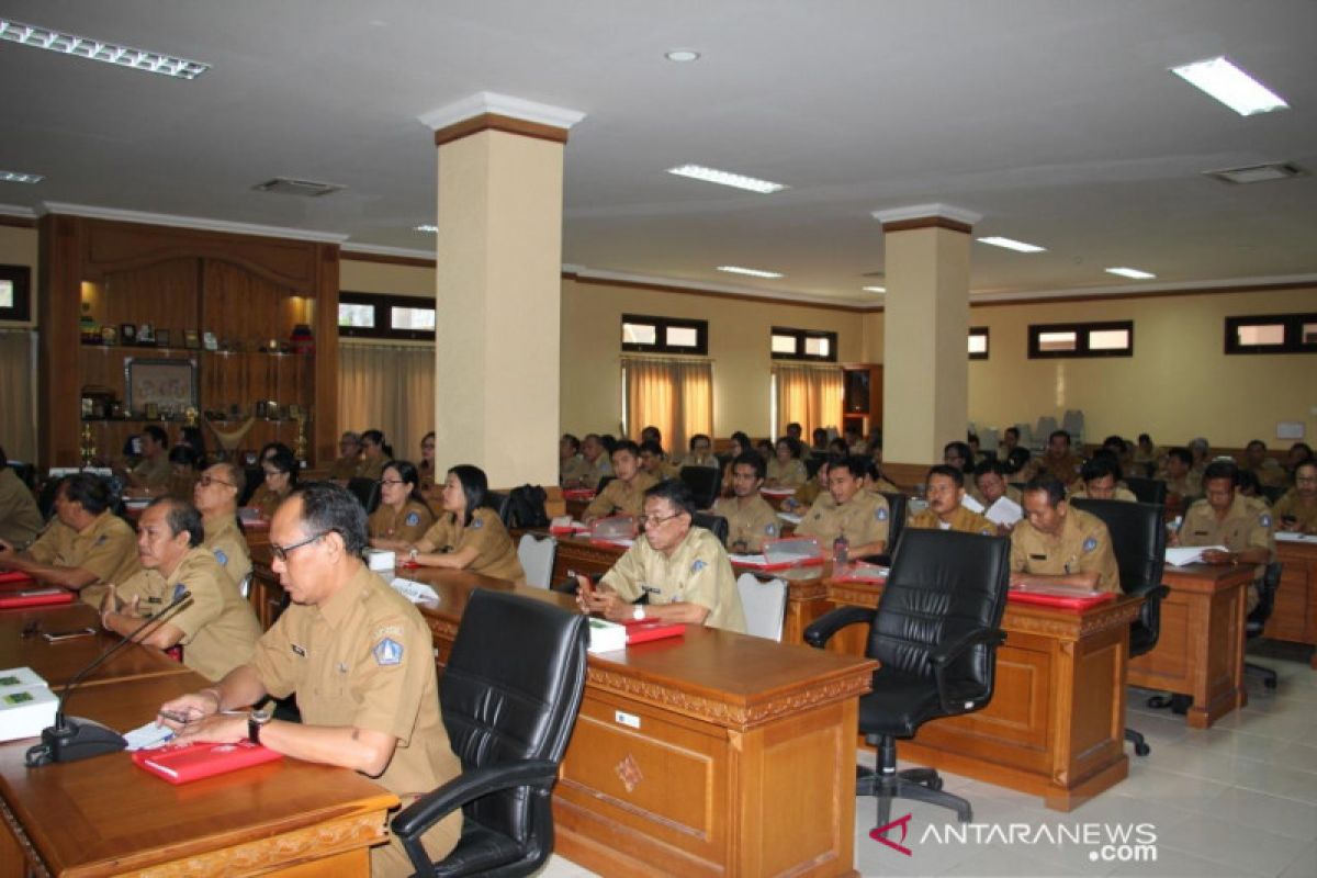 70 kepala SD dan 62 perangkat desa ikuti bimtek hukum di Badung