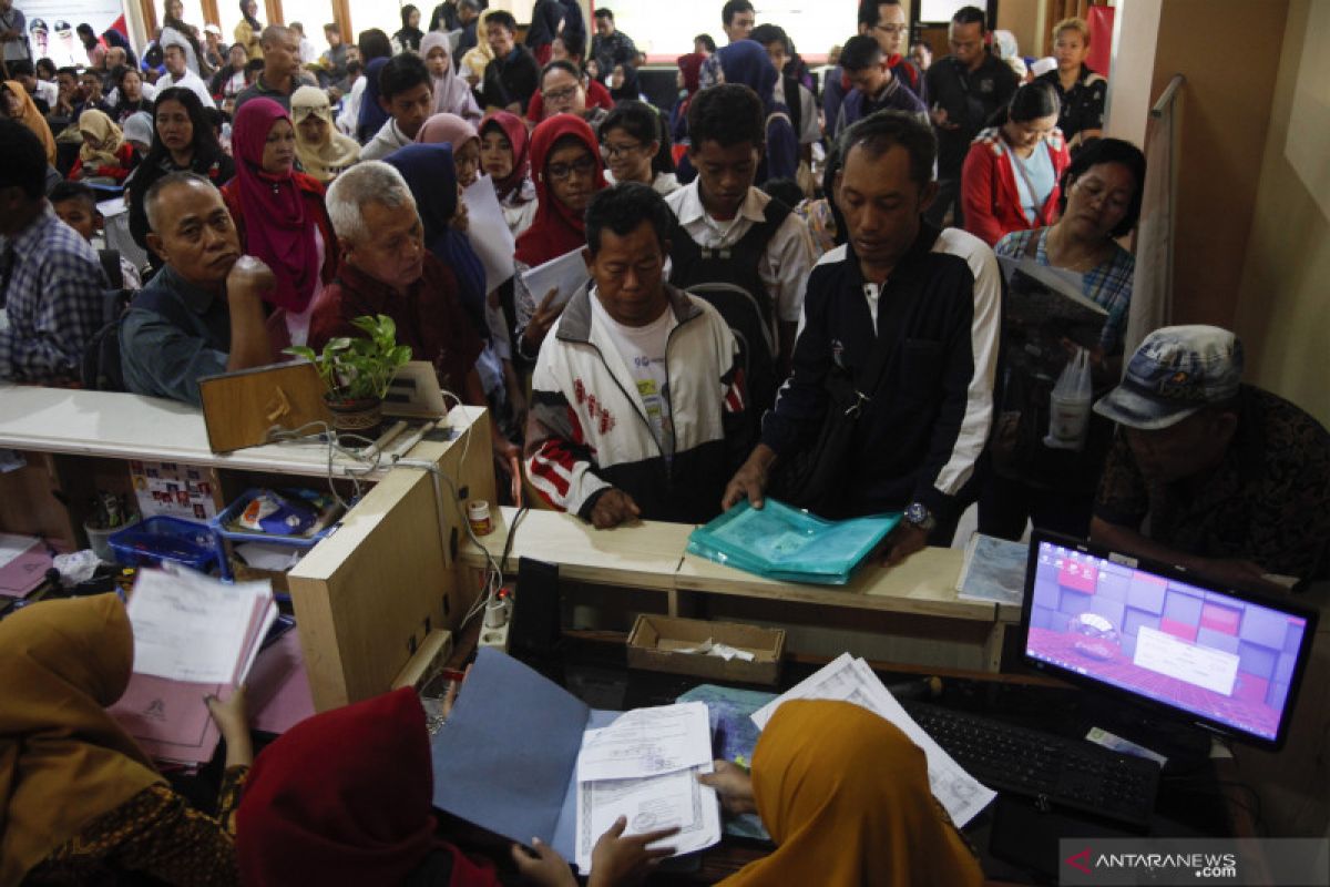 Disdik Sumbar dinilai lamban, penerimaan siswa SMA/SMK Molor