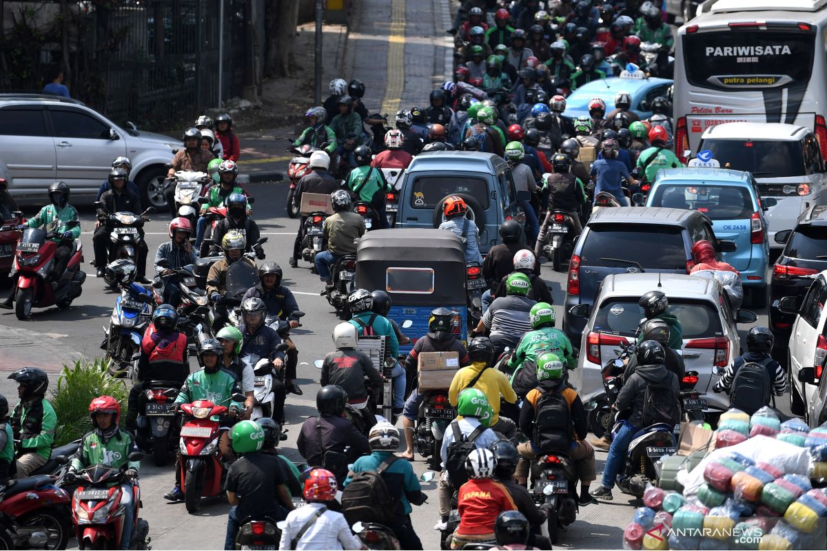 Akses jalan depan gedung MK tetap dibuka dan bisa dilewati kendaraan