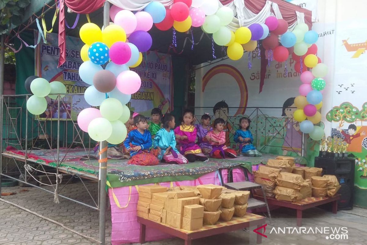 Bunda PAUD Bangka Tengah: Biasakan membaca buku bersama anak di rumah