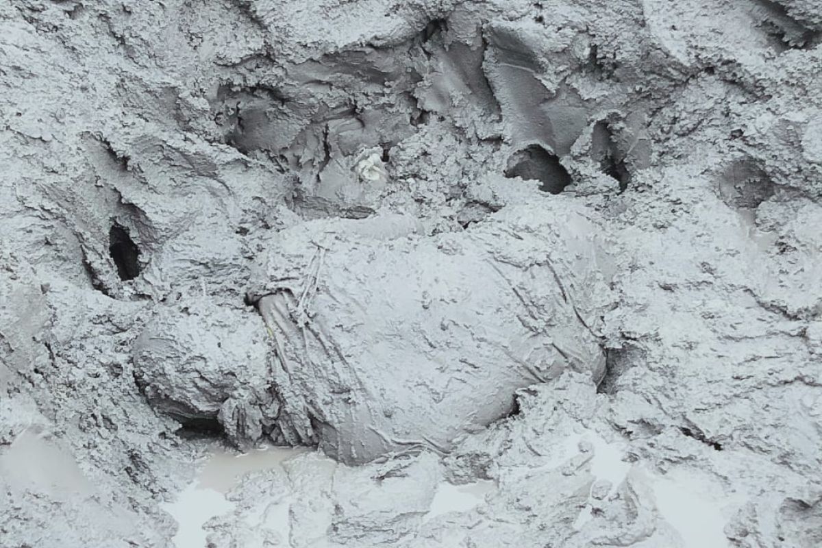 Empat penambang bijih timah di Bangka tertimbun longsoran tanah