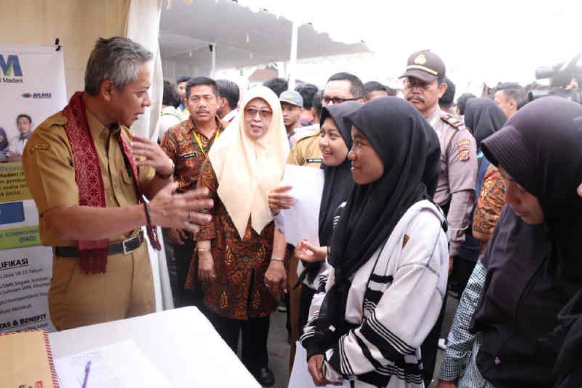 Kurangi pengangguran, Pemkab Indramayu gelar bursa kerja