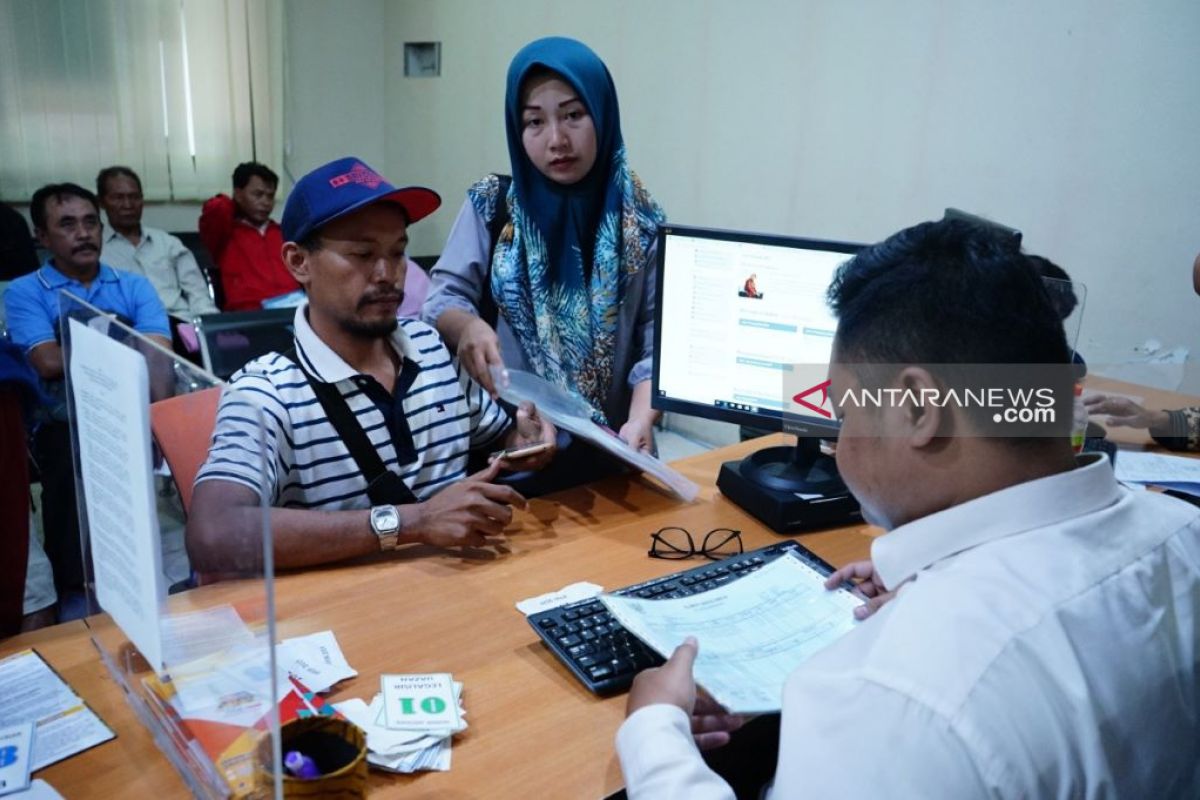 Ratusan orang tua datangi dispendik Surabaya protes PPDB