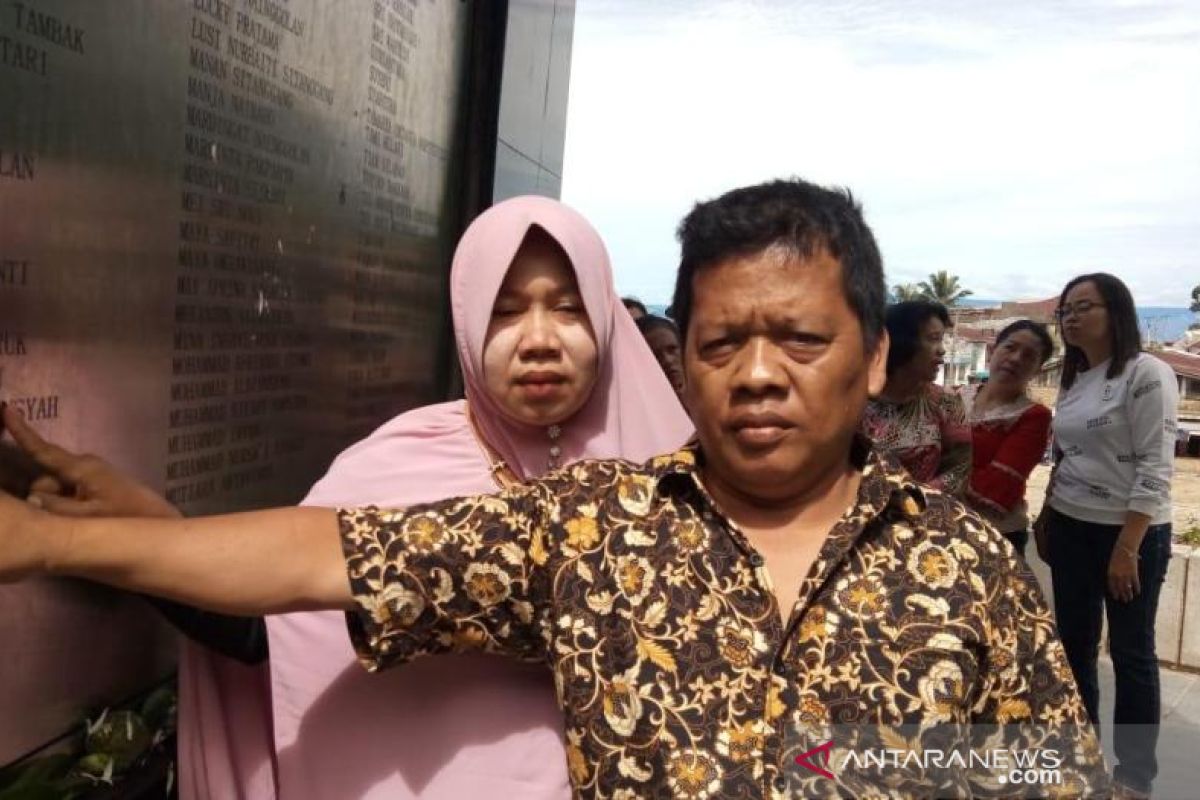 Orang tua korban hilang kapal tenggelam anggap Tigaras rumah kedua